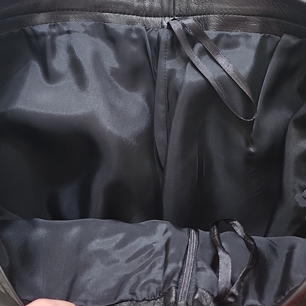 B&J Genuine Leather Black Skirt Etched Detail Size 10 - Picture 8 of 9